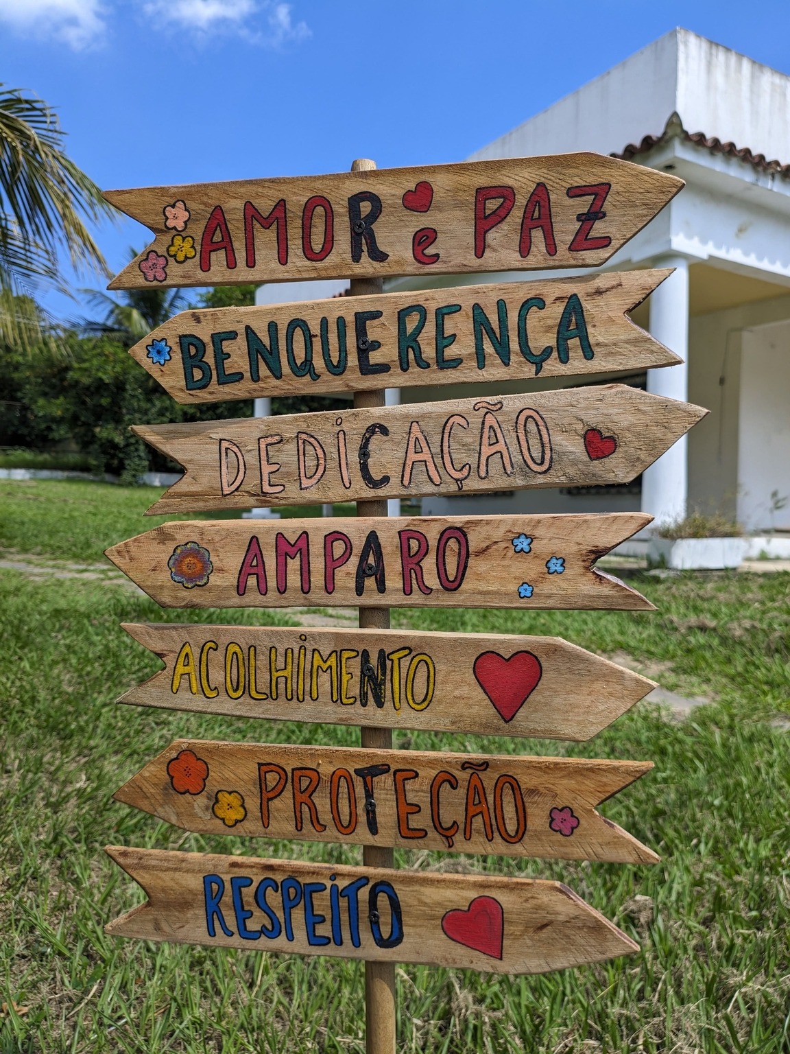 Placa do Recanto Sereno: Benquerença, Dedicação, Amparo, Acolhimento